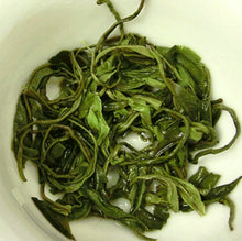 Lade das Bild in den Galerie-Viewer, Grüner Tee Mingqian &quot; Lao Shan Lü Cha&quot;, 50g
