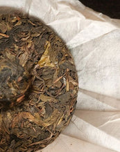 Lade das Bild in den Galerie-Viewer, 2020 (Reifung) Huangjinye, Sheng Pu Erh Beeng, 100g
