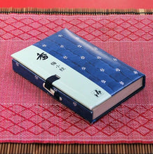 Lade das Bild in den Galerie-Viewer, Premium Sandelholz  Japanische Räucherstäbchen - Ume Komon Nippon Kodo
